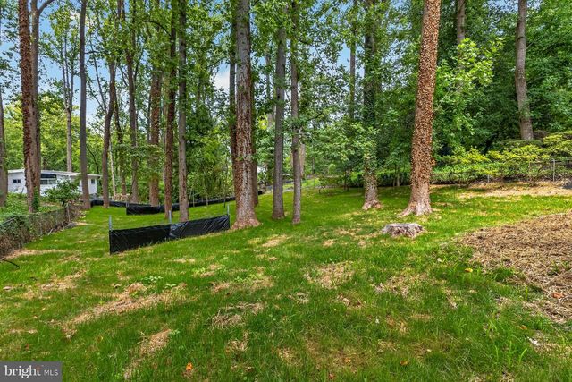 6536 OAKWOOD DR, Falls Church, VA 22041