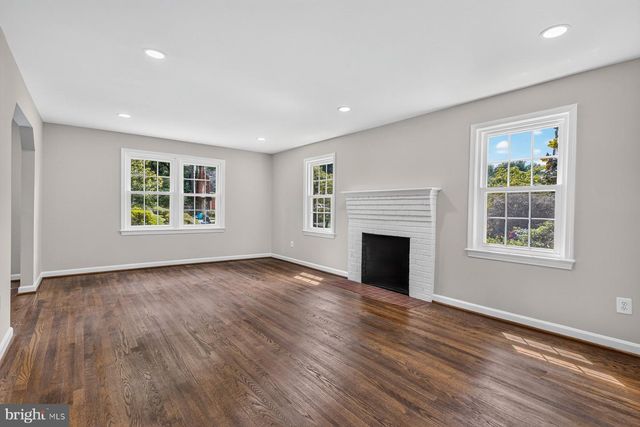 6536 OAKWOOD DR, Falls Church, VA 22041
