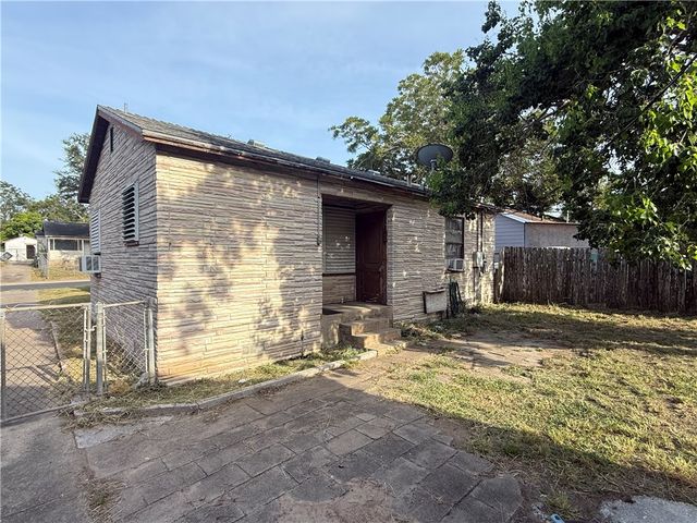 1041 Golla Dr, Corpus Christi, TX 78407