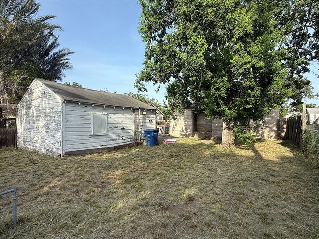 1041 Golla Dr, Corpus Christi, TX 78407