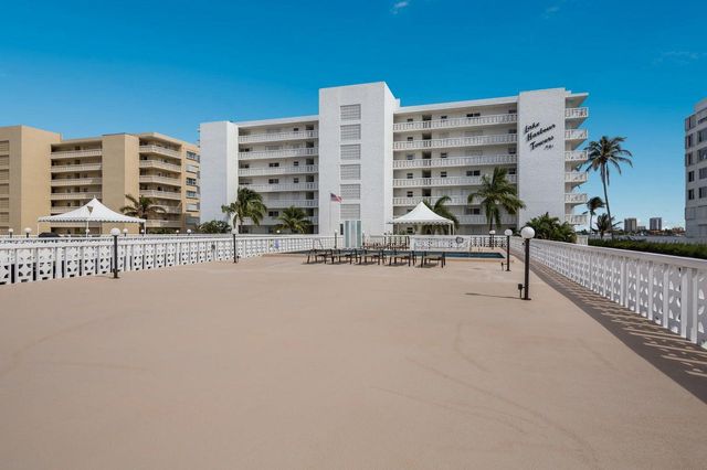 401 Lake Shore Drive 406, Lake Park, FL 33403