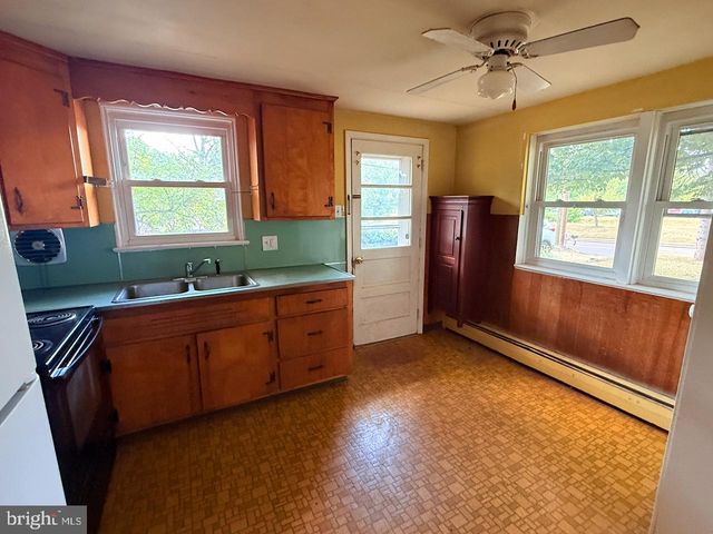 1238 KAUFFMAN RD, Pottstown, PA 19464