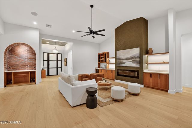 4434 E Mitchell Drive, Phoenix, AZ 85018