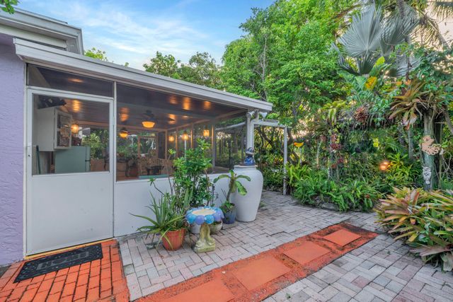 1900 SW 87th Avenue, North Lauderdale, FL 33068