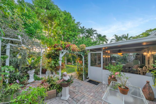 1900 SW 87th Avenue, North Lauderdale, FL 33068