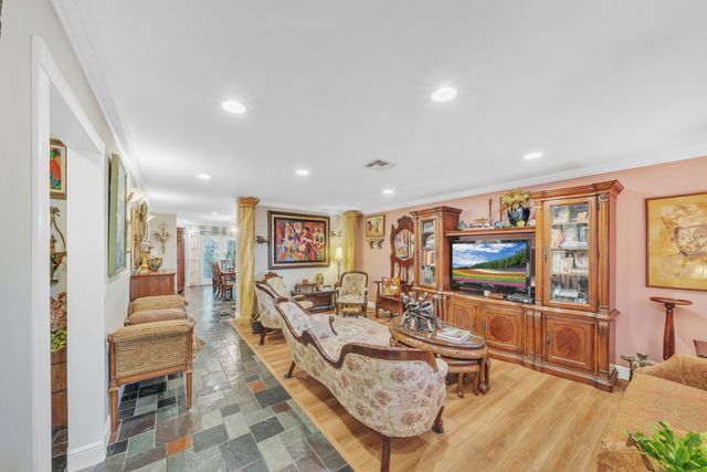 1900 SW 87th Avenue, North Lauderdale, FL 33068