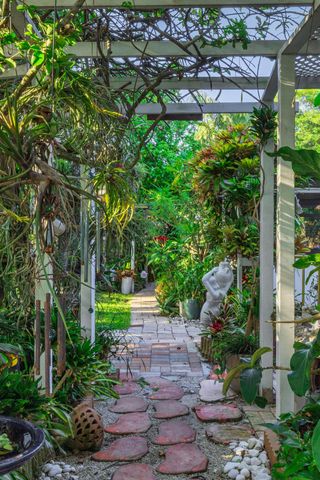 1900 SW 87th Avenue, North Lauderdale, FL 33068