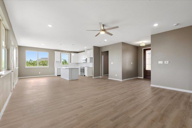 151 Bianca CIR, Del Valle, TX 78617