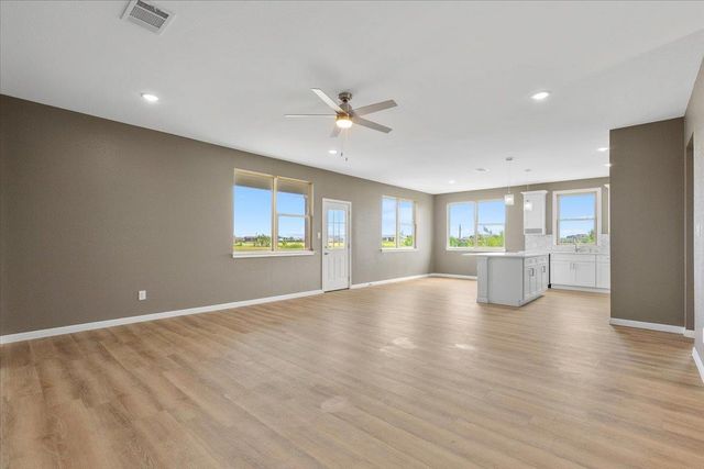 151 Bianca CIR, Del Valle, TX 78617