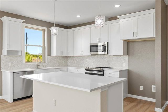 151 Bianca CIR, Del Valle, TX 78617
