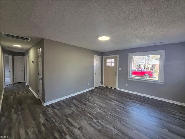 2213 Springdale RD, Chesapeake, VA 23323