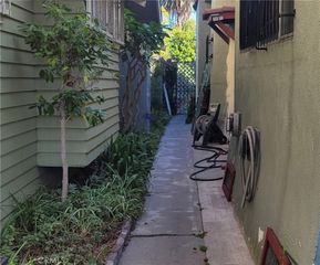 1630 MIDDLETON Place, Los Angeles, CA 90062