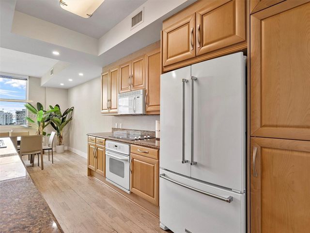 9751 E Bay Harbor Dr 11A, Bay Harbor Islands, FL 33154