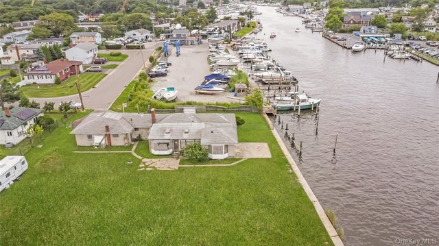 84 Sunset Lane, Patchogue, NY 11772