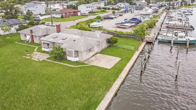 84 Sunset Lane, Patchogue, NY 11772