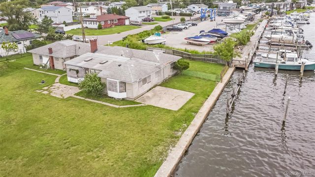 84 Sunset Lane, Patchogue, NY 11772