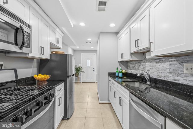 907 8TH ST NE, Washington, DC 20002