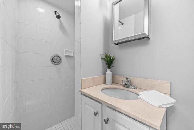 907 8TH ST NE, Washington, DC 20002