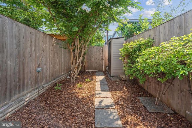 907 8TH ST NE, Washington, DC 20002