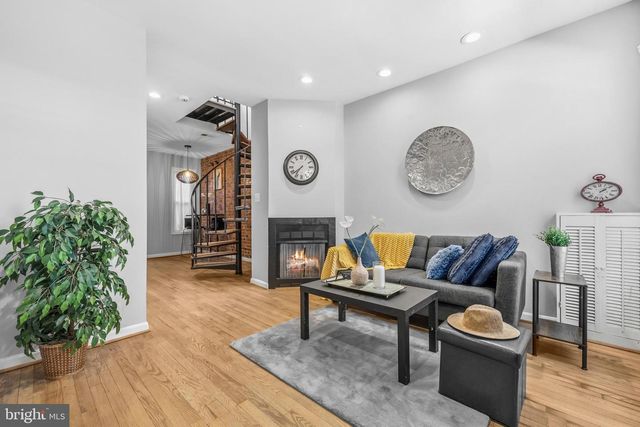 907 8TH ST NE, Washington, DC 20002