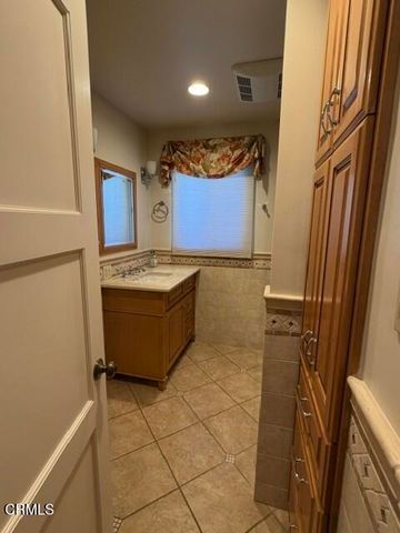 3040 Orange Avenue, La Crescenta, CA 91214