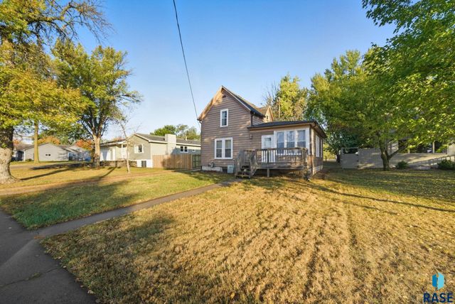 612 W 1st Ave Avenue, Lennox, SD 57039