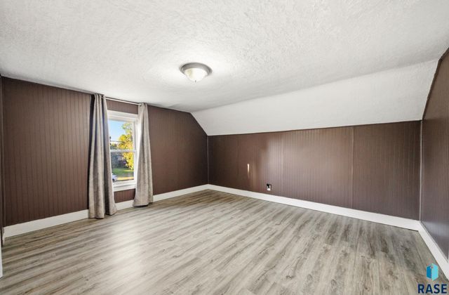 612 W 1st Ave Avenue, Lennox, SD 57039