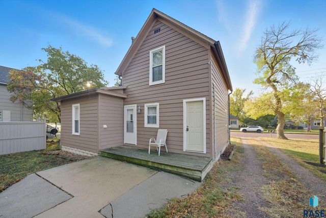 612 W 1st Ave Avenue, Lennox, SD 57039