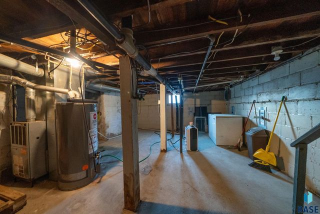 612 W 1st Ave Avenue, Lennox, SD 57039