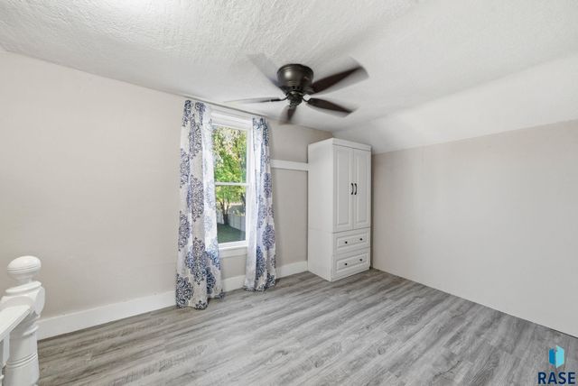 612 W 1st Ave Avenue, Lennox, SD 57039