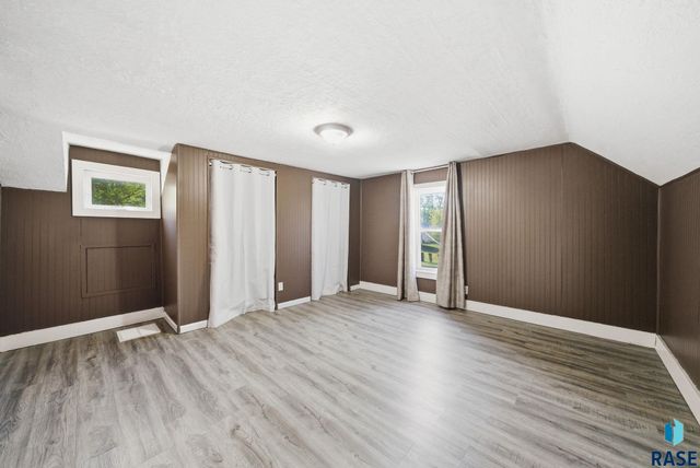 612 W 1st Ave Avenue, Lennox, SD 57039