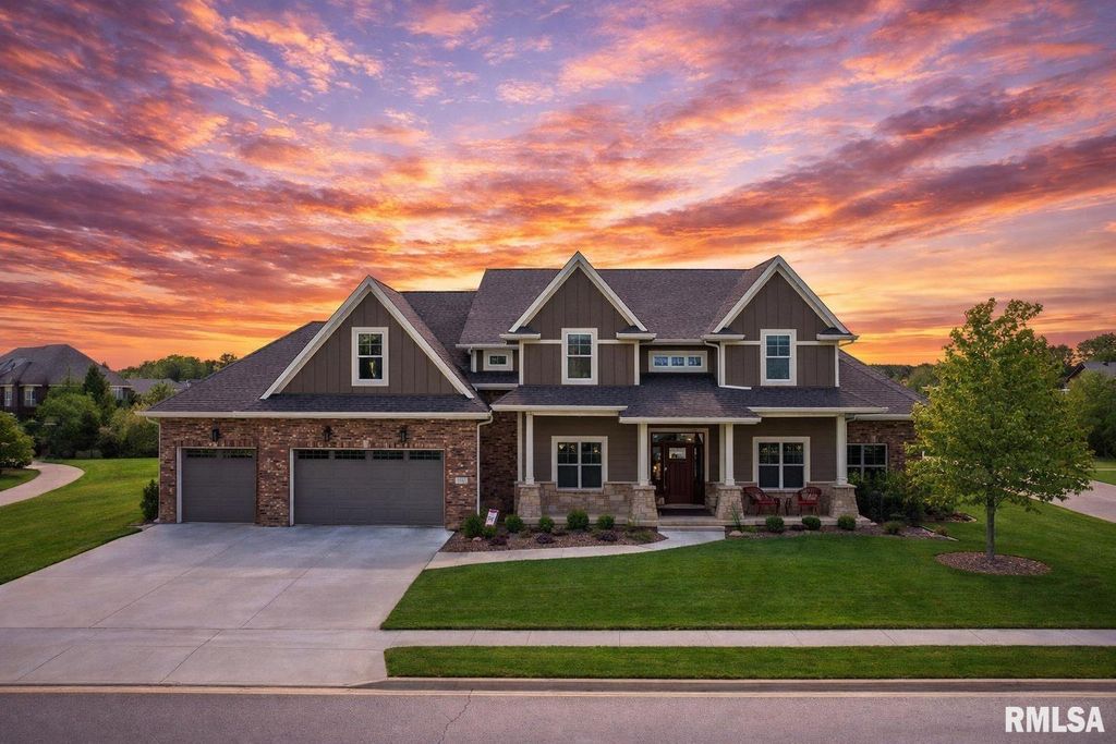 3112 W Saint Charles Place, Peoria, IL 61615