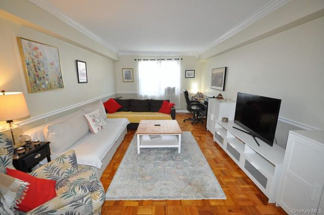 142 Garth Road 1C, Scarsdale, NY 10583