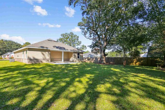 5051 Hartley Dr, Milton, FL 32571