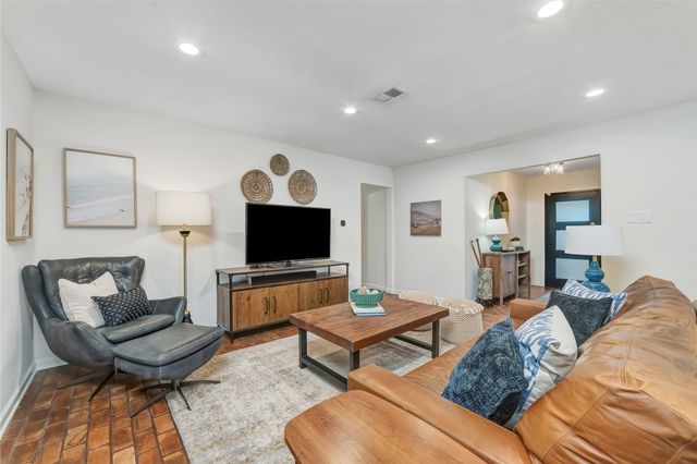 7705 El Pensador Drive, Dallas, TX 75248