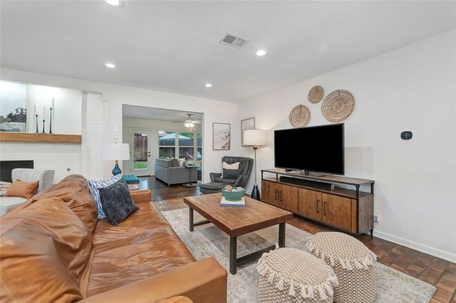 7705 El Pensador Drive, Dallas, TX 75248