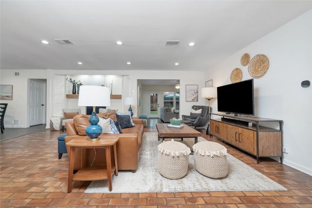 7705 El Pensador Drive, Dallas, TX 75248