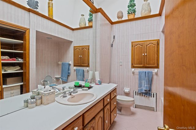 2436 Hempstead Lane, Wantagh, NY 11793