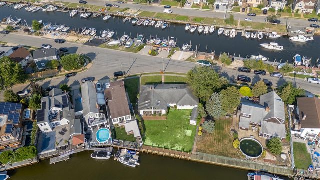 2436 Hempstead Lane, Wantagh, NY 11793