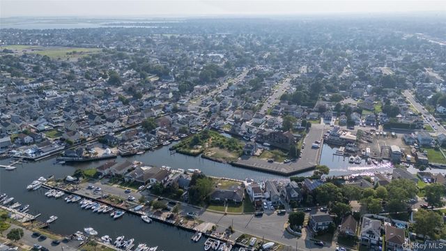 2436 Hempstead Lane, Wantagh, NY 11793