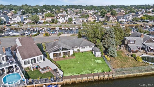 2436 Hempstead Lane, Wantagh, NY 11793