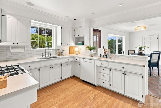 12168 SE 17th Place, Bellevue, WA 98005
