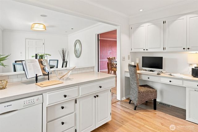 12168 SE 17th Place, Bellevue, WA 98005