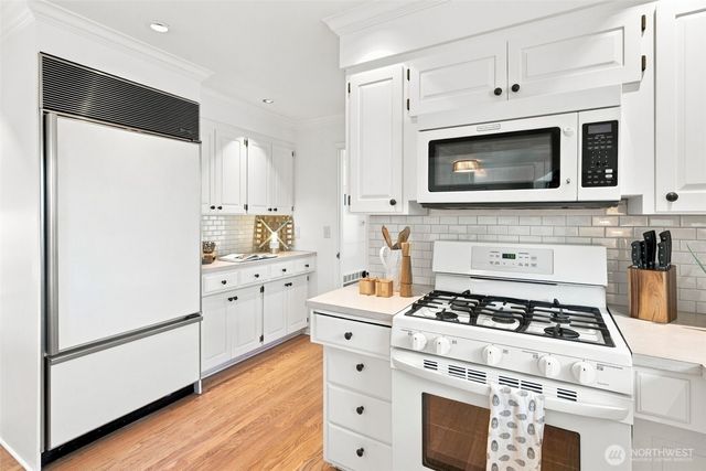 12168 SE 17th Place, Bellevue, WA 98005