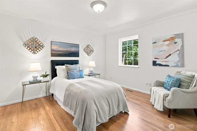12168 SE 17th Place, Bellevue, WA 98005