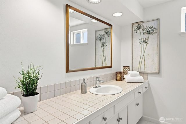 12168 SE 17th Place, Bellevue, WA 98005