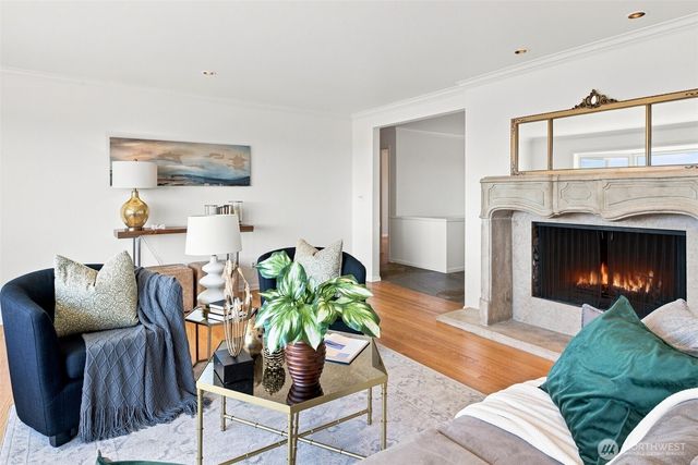 12168 SE 17th Place, Bellevue, WA 98005