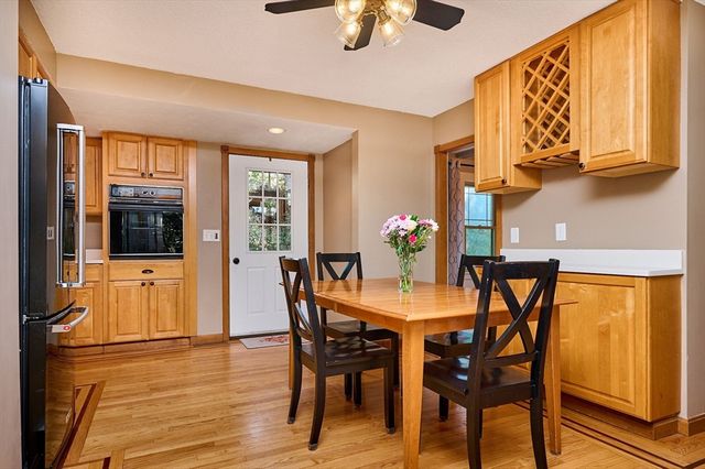 11 Glendale St, Easthampton, MA 01027