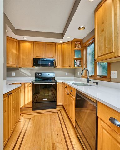 11 Glendale St, Easthampton, MA 01027
