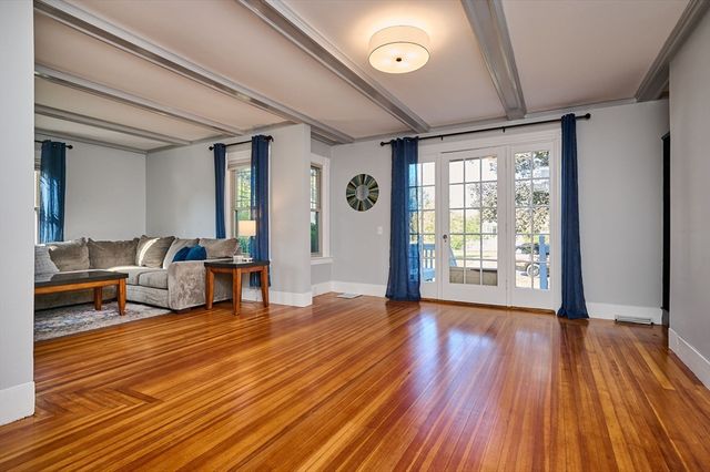 11 Glendale St, Easthampton, MA 01027